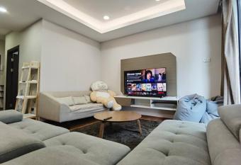Jeff & Ricky Homestay 48@Vivacity Megamall allows 18 year olds to book a room