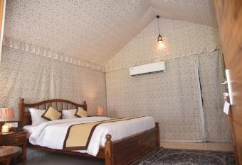 Achrol Palace has rooms with a private hot tub