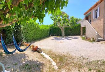 Blue Summer Vibes Apartment for 4P, AC, parking, beach at 50m, SPA access -1 allows 18 year olds to book a room