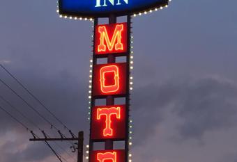 American Inn has Smoking rooms