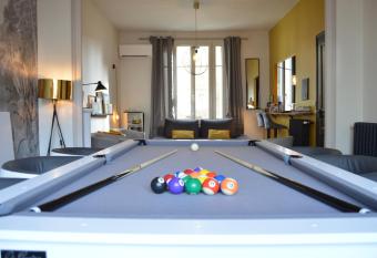 Escale Id  ale   - So Lounge Villapparts has rooms with a private hot tub