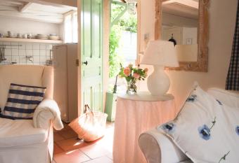 Le Poulailler allows 18 year olds to book a room