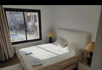                has rooms with a private hot tub