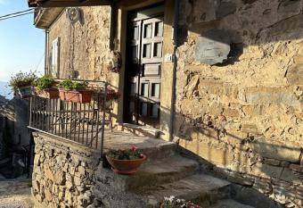 Domus Petra allows 18 year olds to book a room