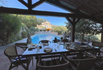 Villa Barelli has Balcony rooms