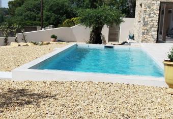 Les Jasmins has Balcony rooms