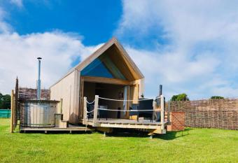 Lushna 1 Mezzanine at Lee Wick Farm Cottages & Glamping has Balcony rooms