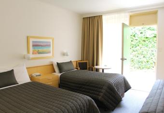 Mid City Motor Inn Queanbeyan has Balcony rooms