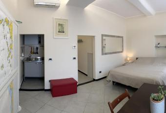 la casetta del marinaio - the sailor s cottage allows 18 year olds to book a room