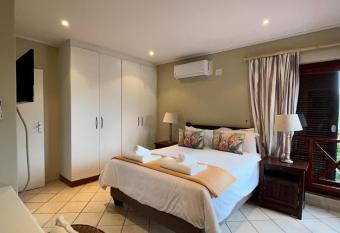 San Lameer Villa 14104 - 4 Bedroom Superior - 8 pax - San Lameer Rentals Agency has Balcony rooms