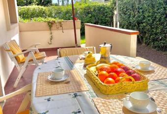 Versilia-apartment with garden has Balcony rooms