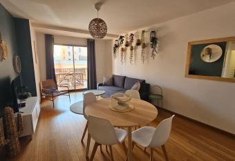 Le Grand Rue has Balcony rooms