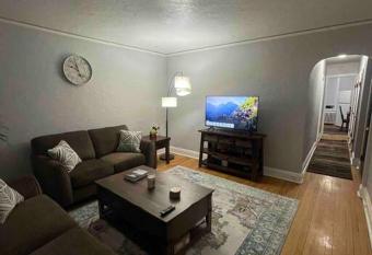 Beautiful 1 bedroom in a quiet residential area. allows 18 year olds to book a room