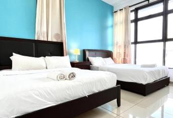 Seaview Retreat @ Atlantis Residence: Luxurious High-Floor Oasis-WiFi has rooms with a private hot tub