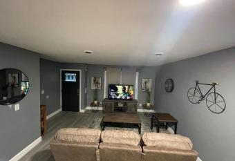 Great place in the heart of Albany, with Parking allows 18 year olds to book a room