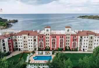 Primea Beach Residence has Balcony rooms