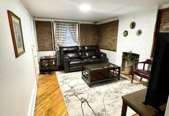 Cozy Apartment across the Park allows 18 year olds to book a room