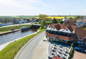 Nordseehotel Tausendsch  n allows 18 year olds to book a room