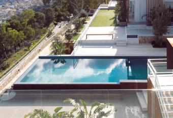 Hotel Belvedere Resort allows 18 year olds to book a room