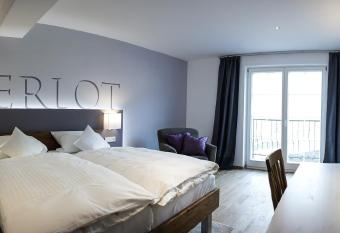 Weingut Lehnert-Veit Gutshotel has Balcony rooms