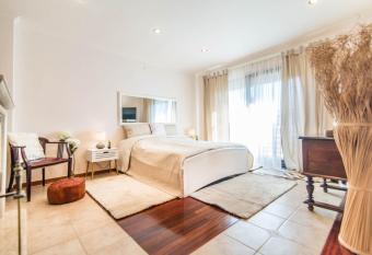 Apartment Studio Lara allows 18 year olds to book a room