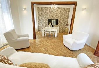 Dhouse antichit   all avanguardia has Balcony rooms