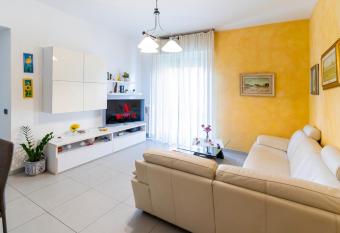 Appartamento Moderno [90 m Osp. Torregalli, Wifi] has Balcony rooms