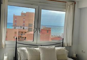 Apart en Mallorca vista mar 1 habitaci  n allows 18 year olds to book a room