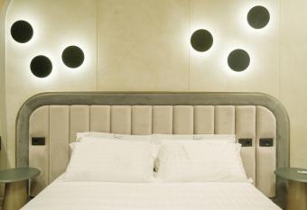 Comfort Suites has rooms with a private hot tub