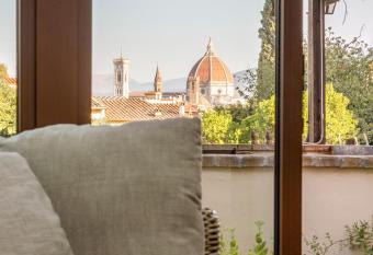 Garden Duomo House has rooms with a private hot tub