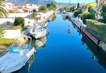 Port Banyuls casa al canal has Balcony rooms