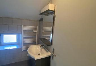 Appartement n4 yssingeaux allows 18 year olds to book a room