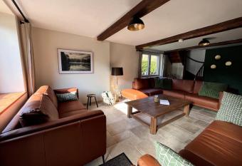 Charme g  te Vacances V  ro allows 18 year olds to book a room