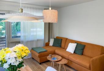 Kleines Gl  ck zentral mit Balkon und Parkplatz has Balcony rooms