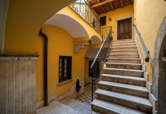 Dimora Charme has Balcony rooms