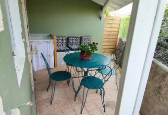 Maison Mathilde et Simone allows 18 year olds to book a room