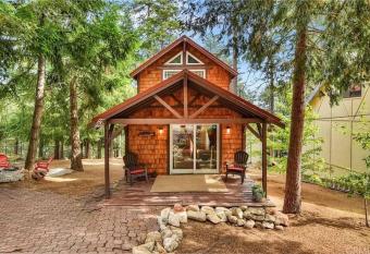 The Little Bear Cabin allows 18 year olds to book a room