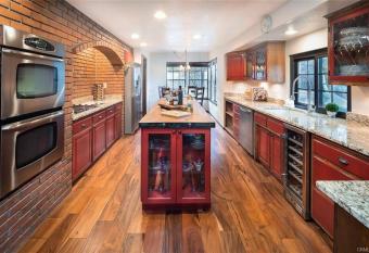 Tranquil Talisman Cabin has Balcony rooms