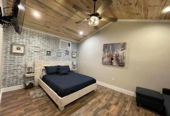 Jaxsonville Southern Guesthouse has Balcony rooms