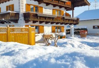 Chalet Tirol Waidring has Balcony rooms