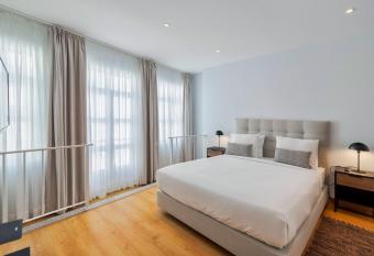 O Doze Set  bal allows 18 year olds to book a room