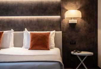 La Pieve Hotel has rooms with a private hot tub