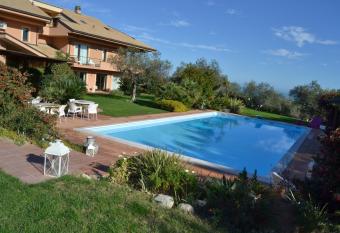 Villa Zagara Luxury Bed And Breakfast has Balcony rooms