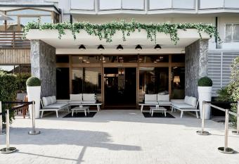 Rouge Hotel International has Balcony rooms