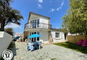 G  te La Gu  rini  re, 2 pi  ces, 4 personnes - FR-1-426-529 has Balcony rooms