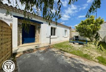 G  te La Gu  rini  re, 3 pi  ces, 6 personnes - FR-1-426-530 has Balcony rooms