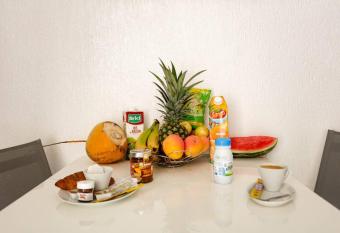 Paradis studio & plage    1 min allows 18 year olds to book a room