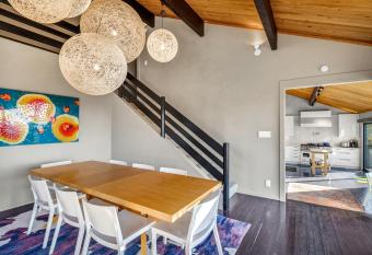 Camp Sonoma - A Mountain Wine Country Retreat has rooms with a private hot tub