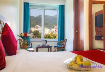 Hotel Dhakad Gold - Tapovan, Rishikesh has Smoking rooms