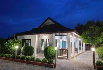 Sanaepatan Home Resort -                                                                      allows 18 year olds to book a room